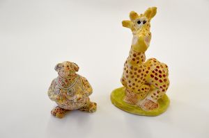 Giraffe und Schwein aus Keramik © Rossen Aleksiev Giraffe und Schwein aus Keramik © Rossen Aleksiev