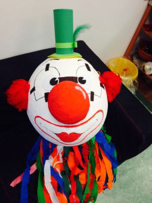 Pinata mit Clowngesicht © Jugend am Werk Pinata mit Clowngesicht © Jugend am Werk