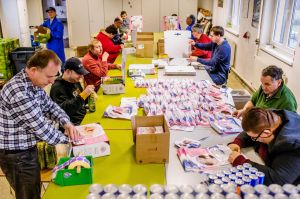 Anfertigung von Mutter-Kind-Boxen am Standort Elisenstraße © Kollektiv Fischka/fischka.com Anfertigung von Mutter-Kind-Boxen am Standort Elisenstraße © Kollektiv Fischka/fischka.com