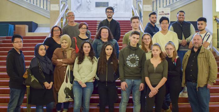 Gruppenfoto mit Jugendlichen im Konzerthaus © Jugend am Werk