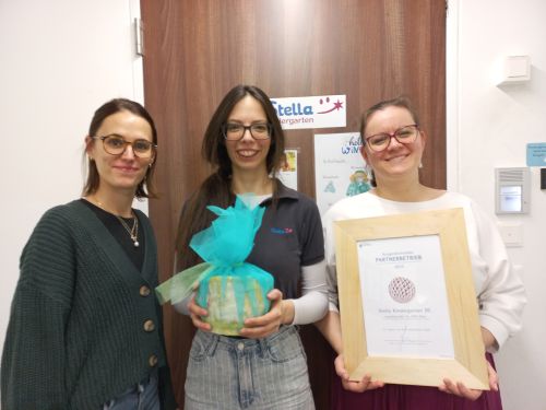 Übergabe Partnerurkunde an Stella Kindergarten © Jugend am Werk Übergabe Partnerurkunde an Stella Kindergarten © Jugend am Werk