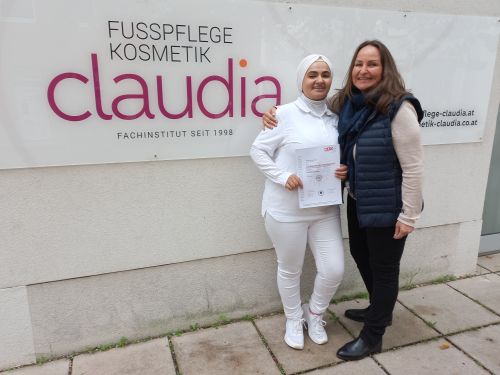 Rama mit ihrer Kollegin von Fußpflege Claudia © Jugend am Werk