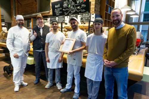 Gruppenbild Auszeichnung Partnerbetrieb 2025, Bäckerei Felzl © Jugend am Werk